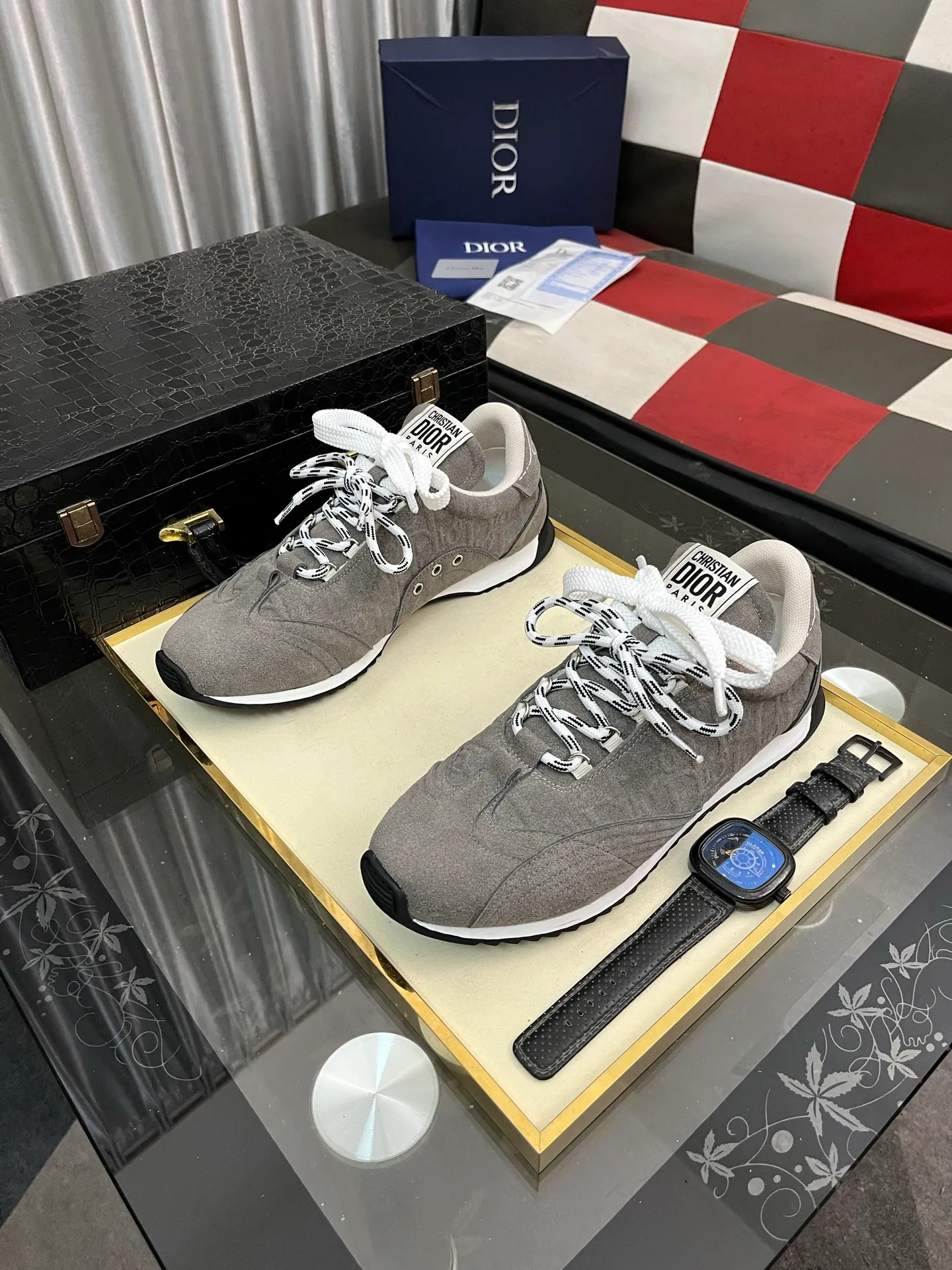Men's shoes 💰500⌚️⌚️Dior original quality.~ Unique modern style sneakers. 🏃A must-have casual shoe for trendy men😍😍 Original brand imported from Italy, imported original leather, sheep lining (refuses to discolor and grind feet) Sole: Original sole provided by the original factory, French lazy style design ⚠️Fit to the feet, original quality, super comfortable original sole. Just like shooting the real thing 🎬The real thing is better Code number: 38-446️⃣Colors available